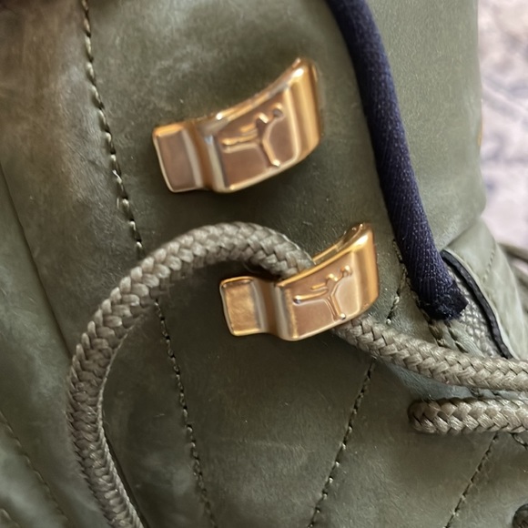 Barely worn Jordan 12 pine green color swade - Picture 7 of 7